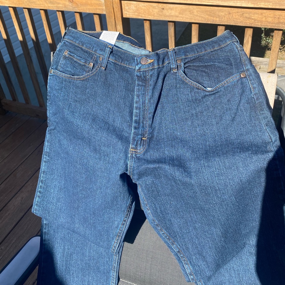 NWT Wrangler advanced comfort flex relaxed fit jeans, 36x32 not distressed.